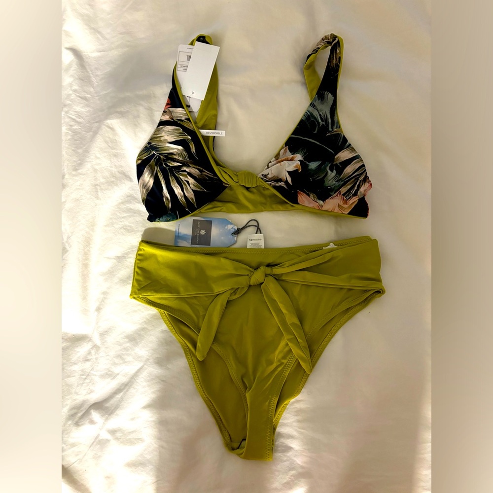 BNWYT Everyday Sunday Reversible Bikini Size Medium